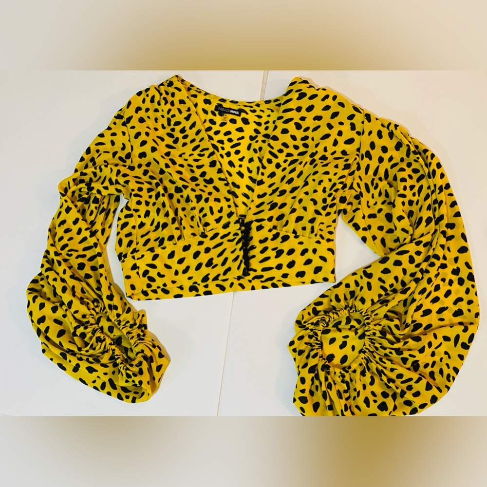 Fashion Nova yellow/black Leopard print crop blouse balloon sleeves Size M
